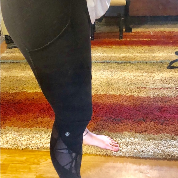 LuluLemon design leggings - Picture 3 of 5